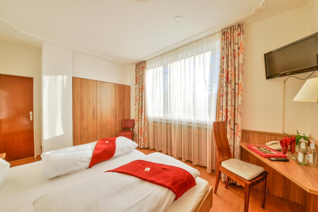 Hotel Drei Loewen Dachau Chambre photo